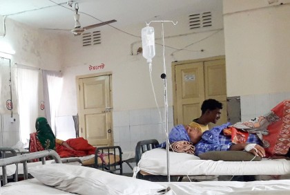 দিনাজপুরে চেতনানাশকে অসুস্থ নারী-শিশুসহ ৭ জন হাসপাতালে