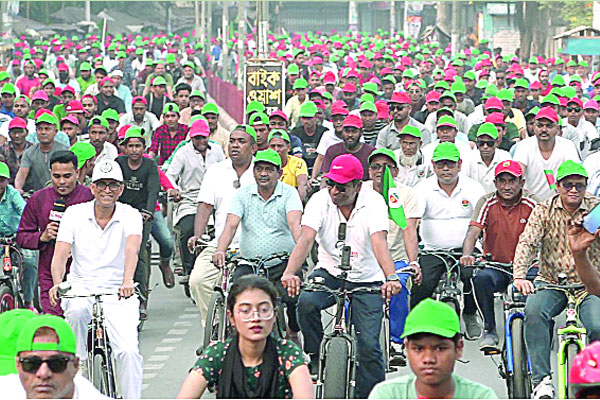 বরিশালে বর্ণাঢ্য সাইকেল র‌্যালি