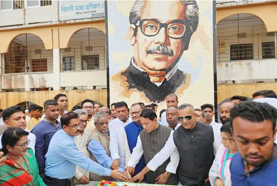 লক্ষ্মীপুরে বঙ্গবন্ধুর ম্যুরাল উদ্বোধন