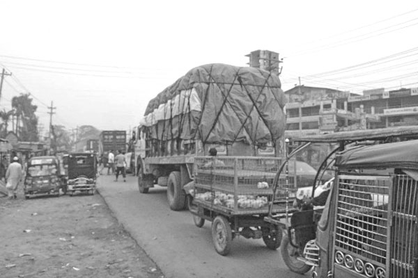 ঢাকা-চট্টগ্রাম মহাসড়কে ১০ কিলোমিটার যানজট