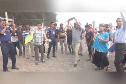 রোহিঙ্গা শরণার্থীদের প্রতি সংহতি জানিয়ে কক্সবাজারে ঘুড়ি উৎসব