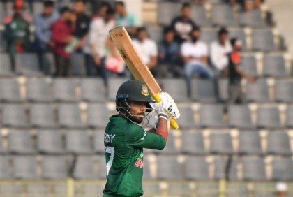 অভিষেকে রেকর্ড গড়েও আক্ষেপ তৌফিক হৃদয়ের
