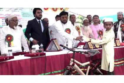 জামায়াতে নামাজ আদায় করে বিনামূল্য বাইসাইকেল পেল শিশুরা