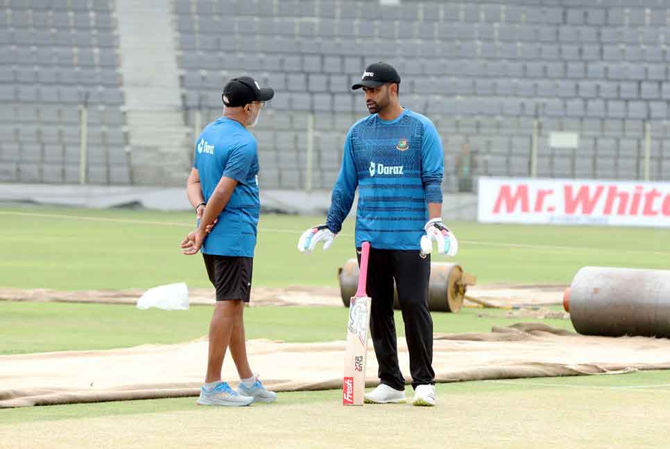 বৃষ্টির দিনে একাই অনুশীলন করলেন তামিম
