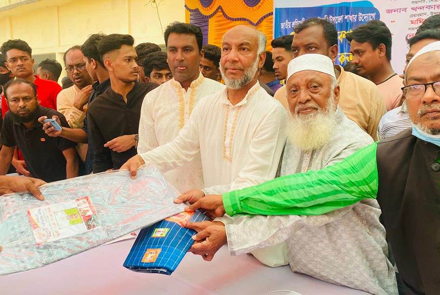 সোনাইমুড়ী ও চাটখিলে ৬ হাজার শ্রমিকের মাঝে ঈদ উপহার বিতরণ
