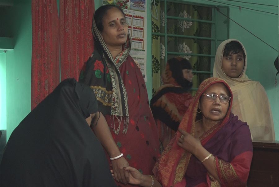 শিবচরে বাস দুর্ঘটনা, নিহত ব্যাংক কর্মকর্তার বাড়িতে শোকের মাতম