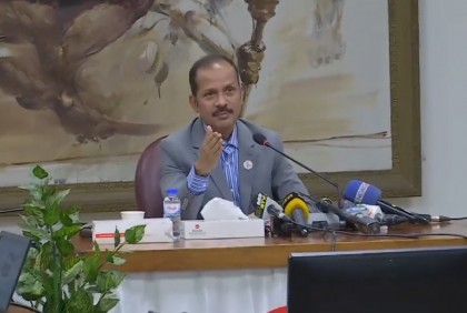 কমছে না হজের বিমান ভাড়া