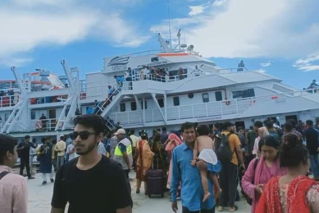 টেকনাফ-সেন্টমার্টিন নৌরুটে জাহাজ চলাচল শুরু