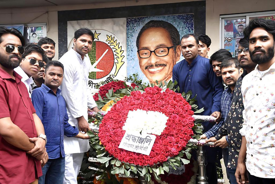 এরশাদের জন্মদিনে পুষ্পস্তবক অর্পণ জাতীয় ছাত্র সমাজের

