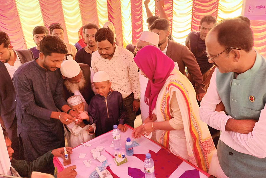সিংড়ায় বিনামূল্যে রক্তের গ্রুপ নির্ণয় কর্মসূচি
