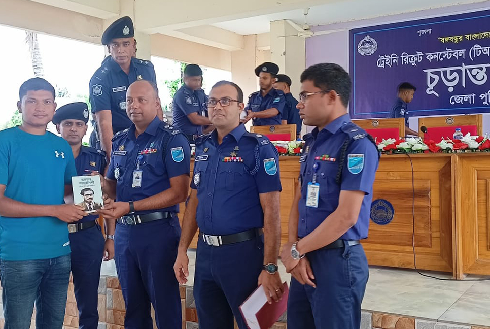কিশোরগঞ্জে নতুন কনস্টেবলদের বরণ