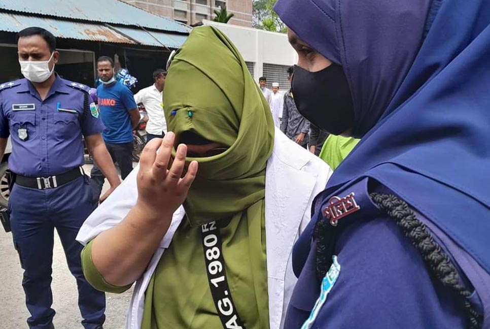 জয়পুরহাটে ভুয়া নার্স আটক