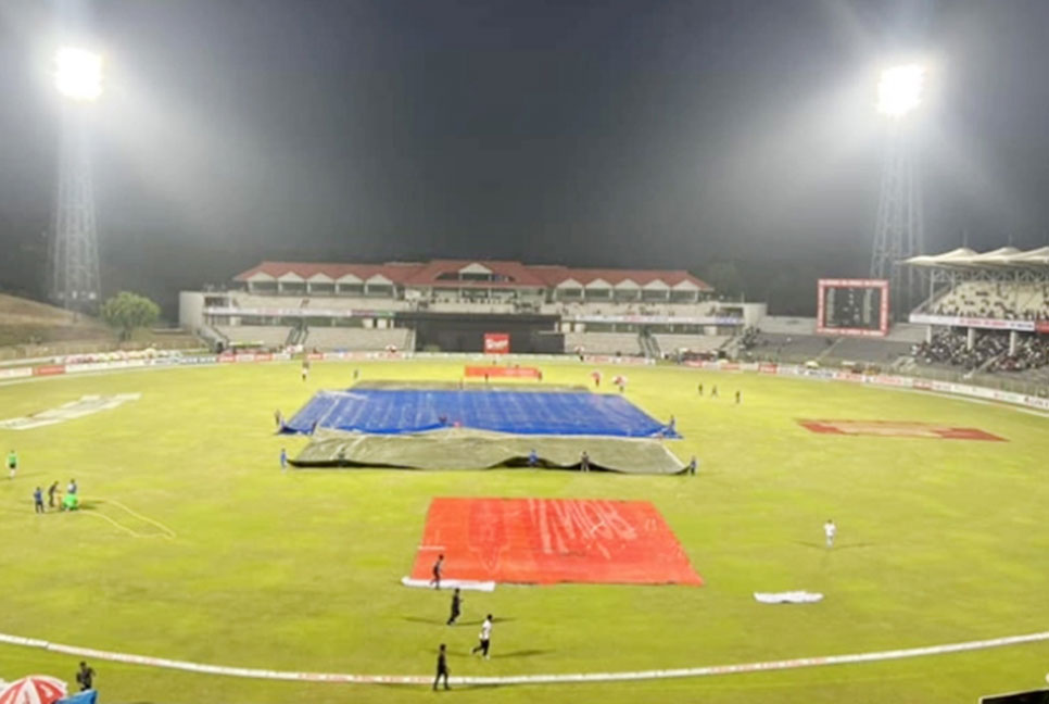 সিলেটে বৃষ্টি হানায় খেলা বন্ধ


