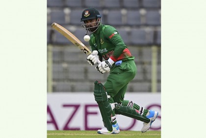 দুই হাজারি ক্লাবে লিটন