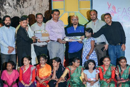 নাচে গানে মাতলো সুবিধাবঞ্চিত শিশুরা, পেলো শিক্ষা সামগ্রী ও জামা