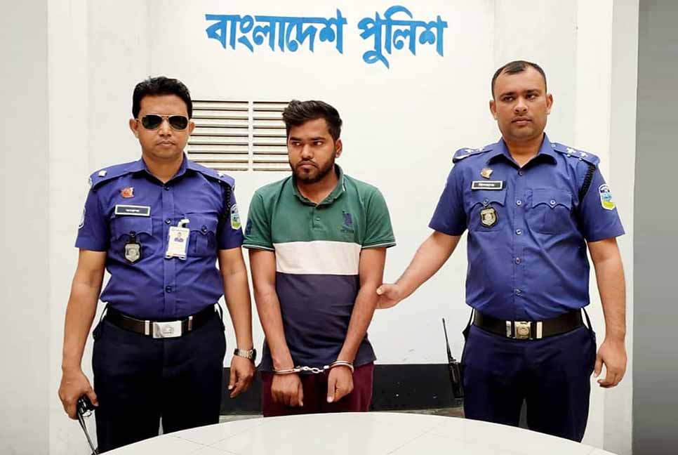 টাকা নিয়ে বনিবনা না হওয়ায় হোটেলে তরুণীকে গলাকেটে হত্যা