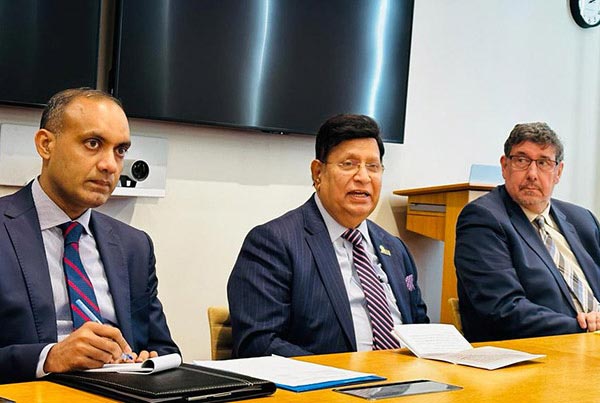 'শেখ হাসিনার নেতৃত্বে বাংলাদেশ সঠিক পথেই রয়েছে'