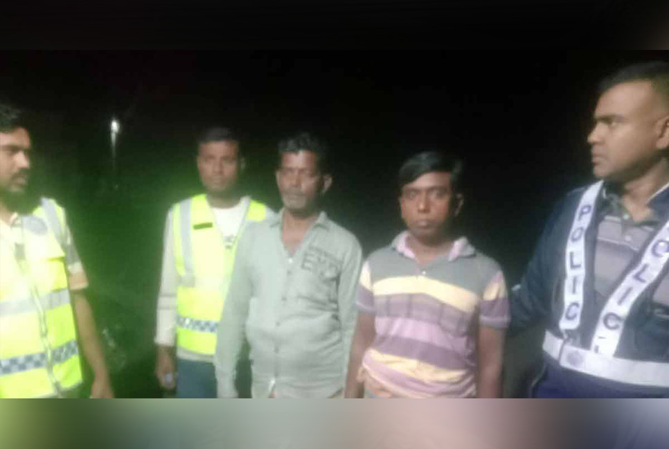 চুয়াডাঙ্গায় দুটি স্বর্ণের বারসহ দুই চোরাকারবারি আটক