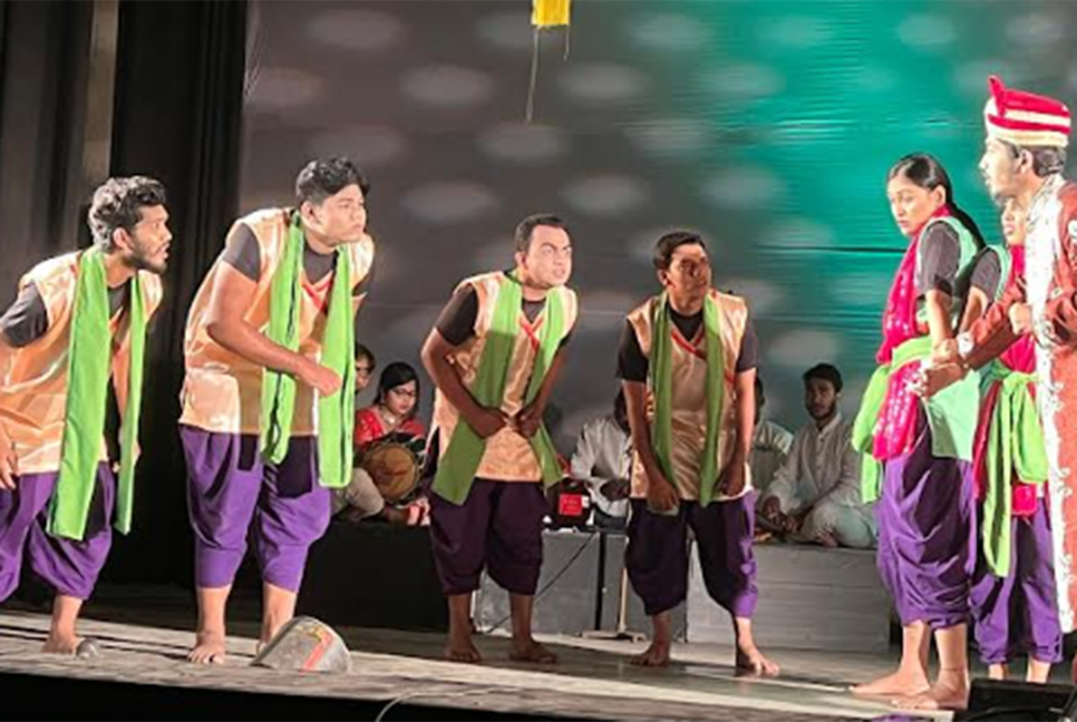 ফেনীতে মঞ্চস্থ হলো নাটক 'তোতাকাহিনী'