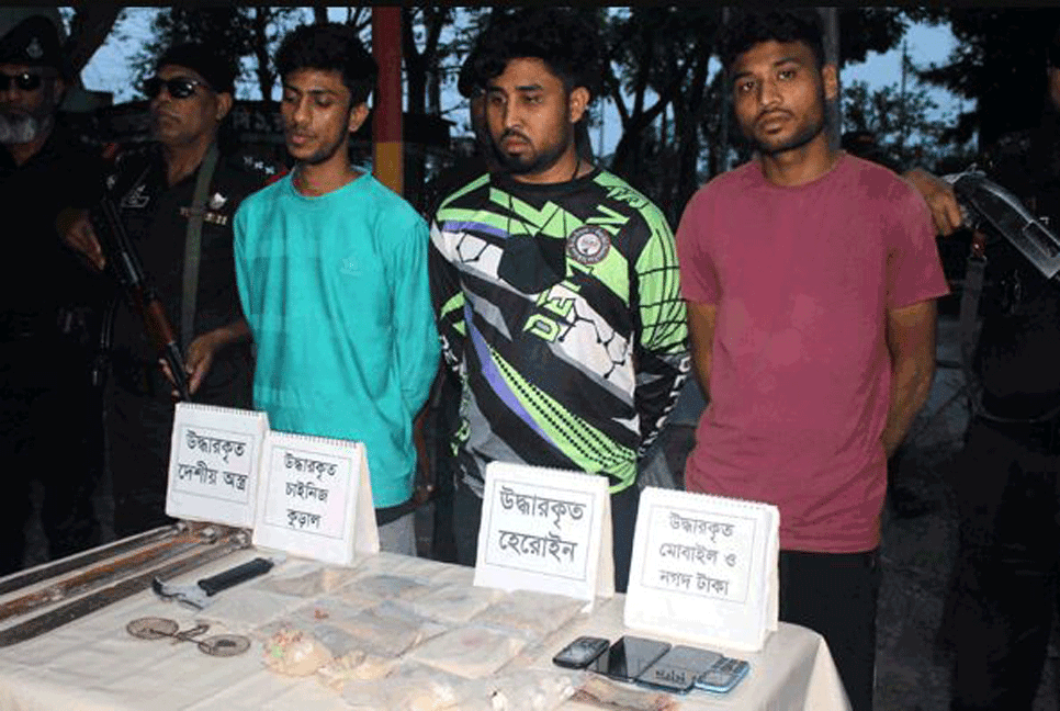 পৌনে চার কোটি টাকার হেরোইনসহ আটক তিন