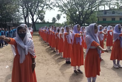 কুমিল্লায় শিক্ষার্থীরা শপথ করলেন নিরাপদ ইন্টারনেট ব্যবহারে 