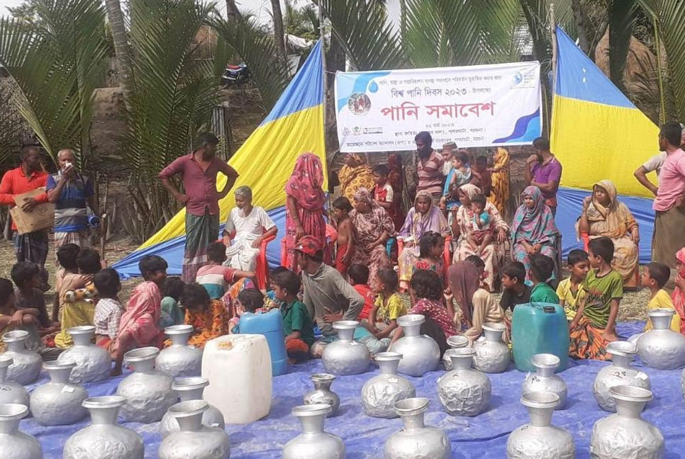 বিশ্ব পানি দিবসে পাথরঘাটায় খালি কলসি নিয়ে সুপেয় পানির দাবি