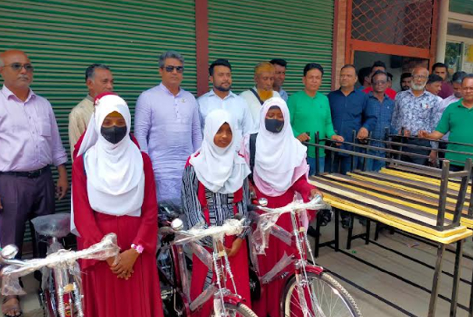 কুমারখালীতে শিক্ষার্থীদের বাইসাইকেল বিতরণ 