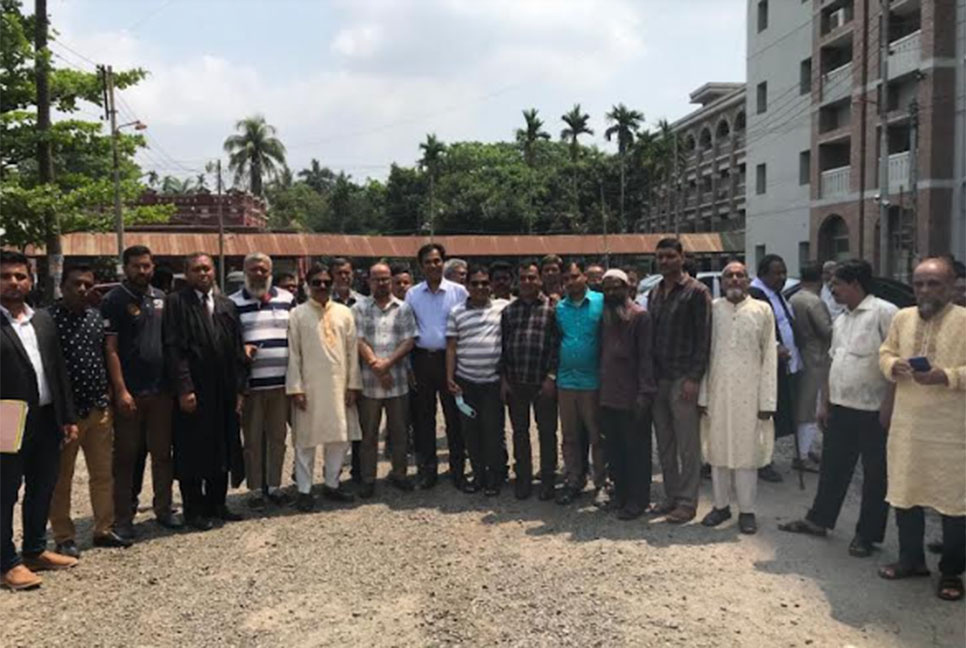 খুলনায় নাশকতা মামলায় বিএনপির 
৬৪ নেতাকর্মীর বিরুদ্ধে চার্জগঠন
