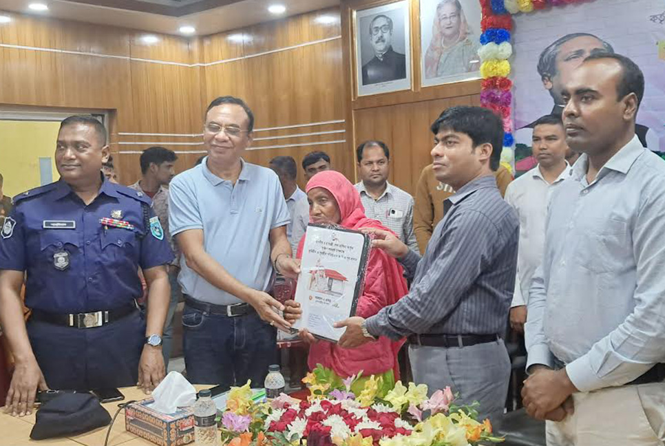 কুড়িগ্রামে ৫৫৬ ভূমিহীন ও গৃহহীন পরিবারকে ঘর হস্তান্তর