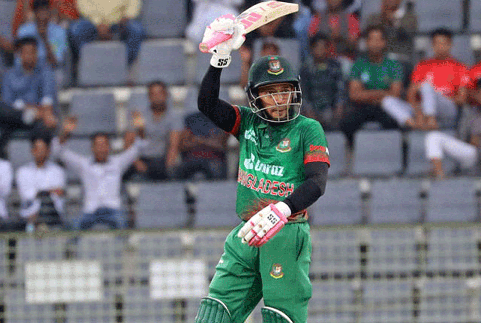 ঝড়ো সেঞ্চুরির পুরস্কার পেলেন মুশফিক
