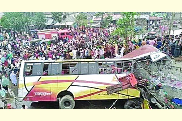 অতিরিক্ত গতি ও চালকের ক্লান্তি দুর্ঘটনার কারণ