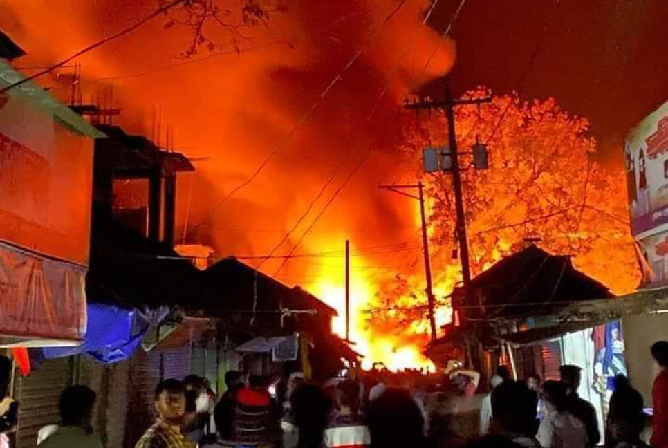 অগ্নিকাণ্ড দেখতে যাওয়ার পথে ট্রাকের সঙ্গে সংঘর্ষ, সিএনজির চালকসহ নিহত ২

