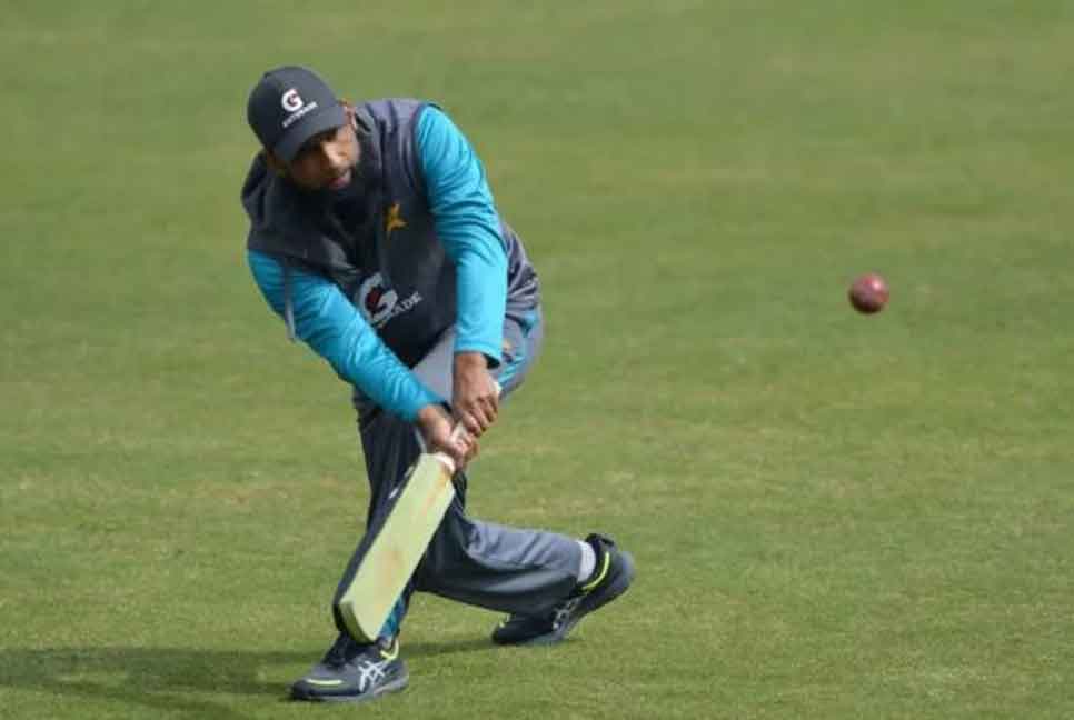 পাকিস্তান ক্রিকেটে ফের নাটকীয়তা, এবার সরে দাঁড়ালেন ইউসুফ