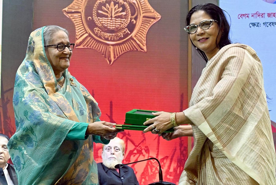 স্বাধীনতা পুরস্কার প্রদান করলেন প্রধানমন্ত্রী