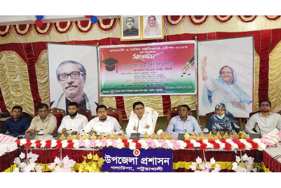 গলাচিপায় কৃতি শিক্ষার্থীদের সংবর্ধনা