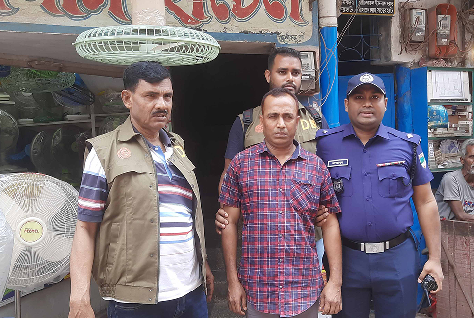 বাগেরহাটে এক প্রতারক আটক