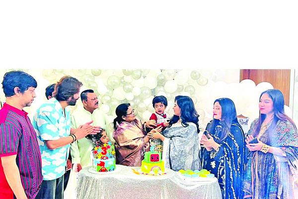 বীরকে শাকিবের উপহার...