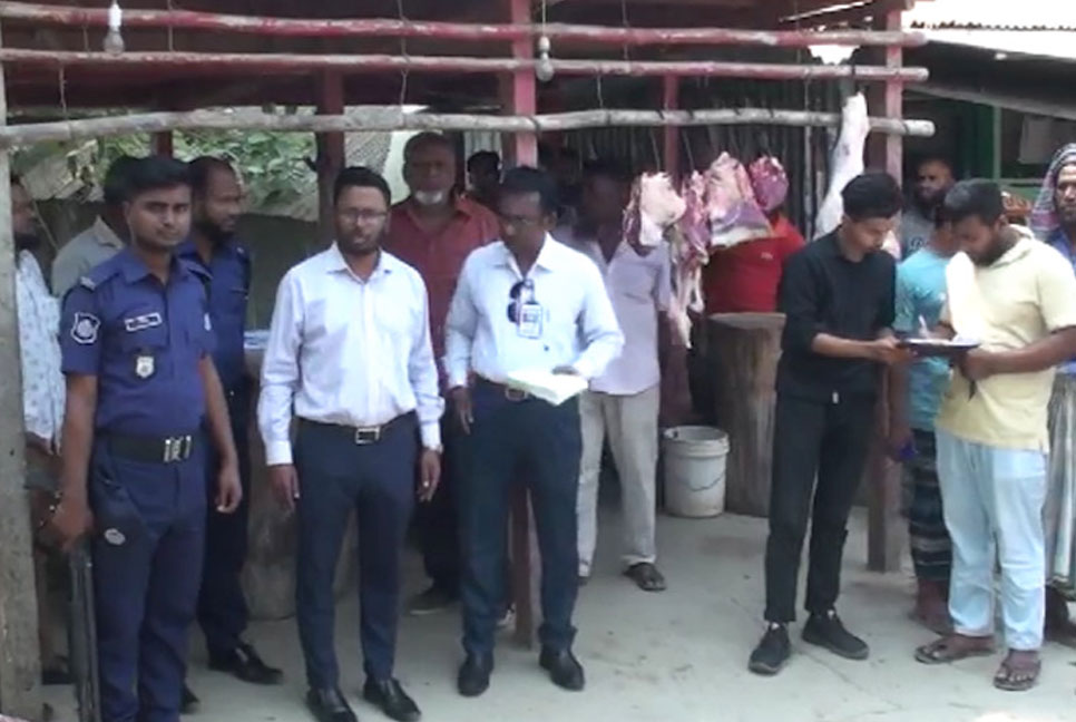 ফরিদপুরে মাংসের বাজারে ভোক্তা অধিকারের অভিযান 

