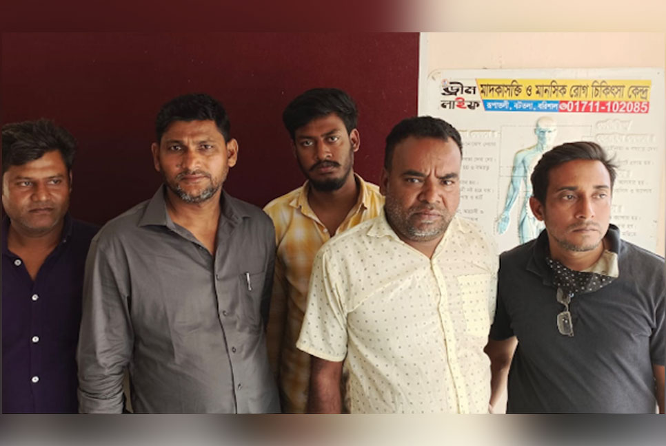 গৌরনদীতে মিষ্টির দোকানে চাঁদাবাজির
চেষ্টাকালে গ্রেফতার ৫