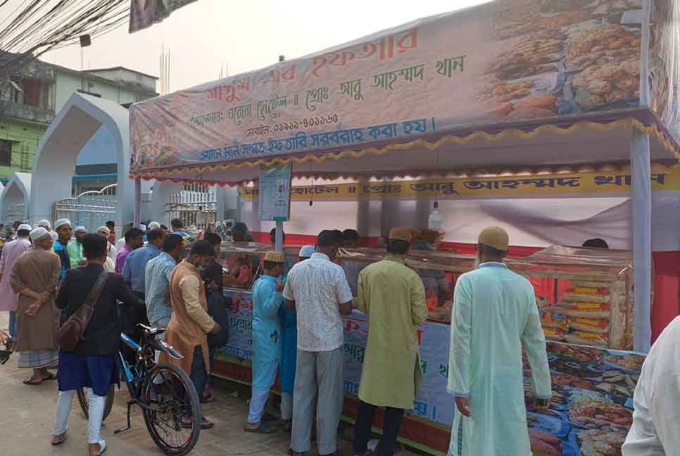 নেত্রকোনায় সড়কে সড়কে ইফতার আয়োজন