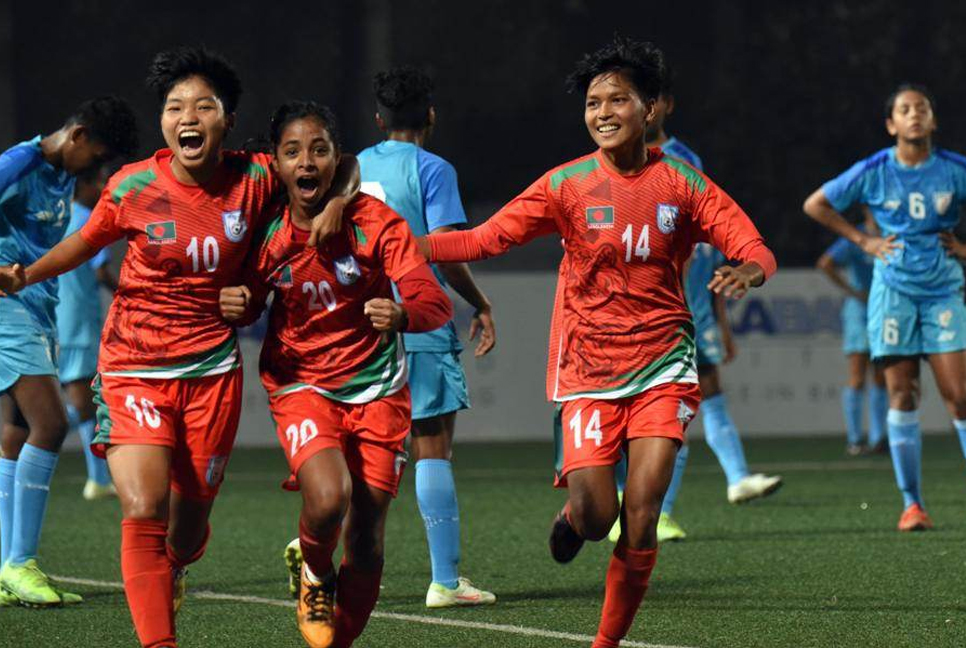 ভারতকে হারিয়ে শিরোপার আশা বাঁচিয়ে রাখল বাংলাদেশ

