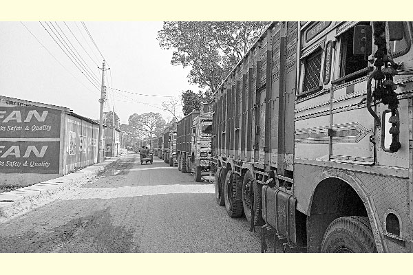 নানা সমস্যায় বুড়িমারী স্থলবন্দর