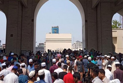 রমজানের প্রথম জুমায় মুসল্লিদের ঢল