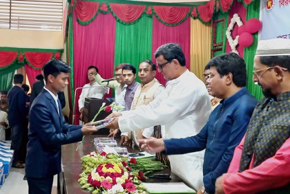 স্মার্ট বাংলাদেশ গড়ার দায়িত্ব নিয়ে প্রাথমিক শিক্ষকদের কাজ করতে হবে: নৌপরিবহন প্রতিমন্ত্রী