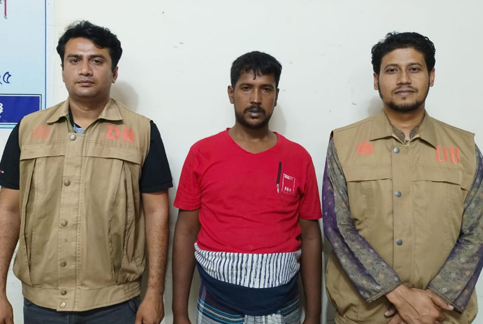 হেরোইনসহ মানিকগঞ্জে ১৬ মামলার আসামি গ্রেফতার