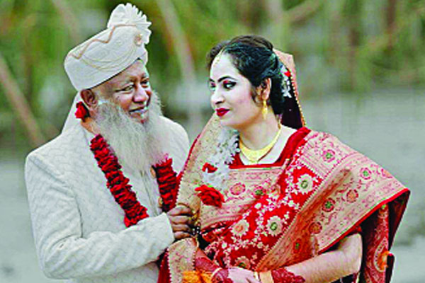 সত্তরে বিয়ের পিঁড়িতে অবসরপ্রাপ্ত অধ্যাপক