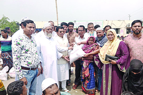 রূপগঞ্জে ৫ হাজার দরিদ্র পরিবারের মাঝে খাদ্যসামগ্রী বিতরণ