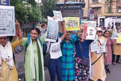 যশোর রোডের গাছ বাঁচাতে কলকাতায় মানববন্ধন