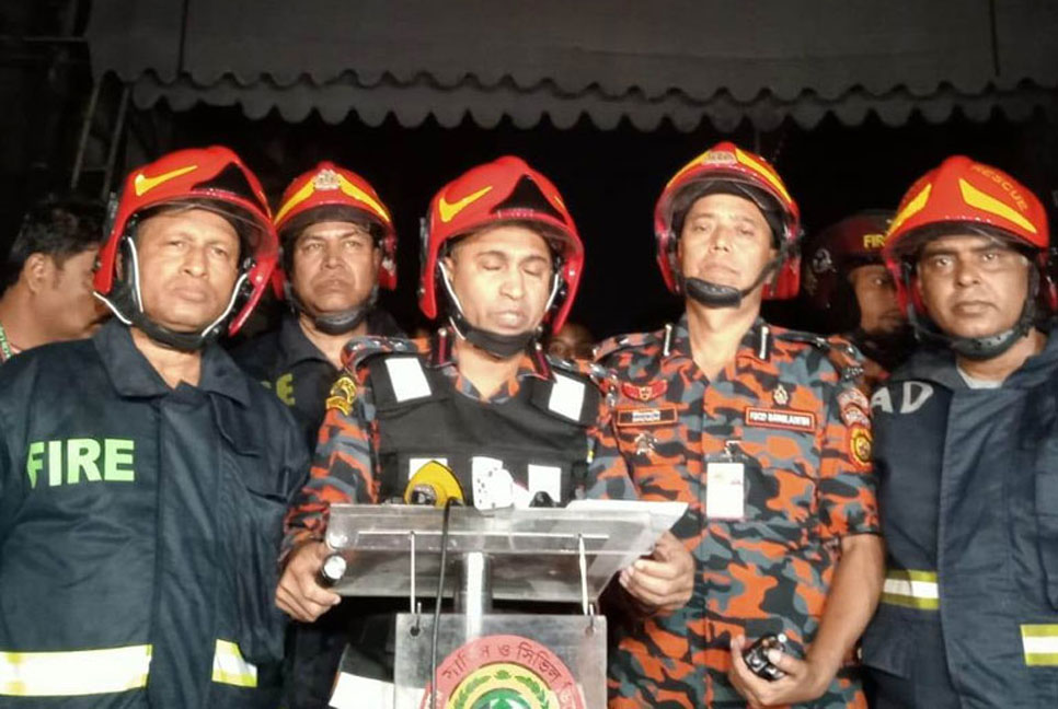 আগুনে হানিফ ফ্লাইওভারের পিলার ক্ষতিগ্রস্ত