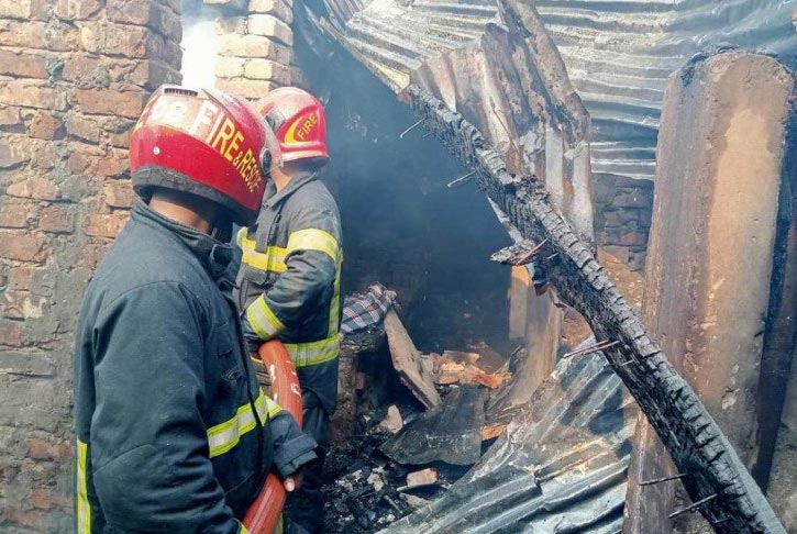 ক্ষতিগ্রস্ত প্রতি পরিবারকে পাঁচ হাজার টাকা আর্থিক সহায়তার ঘোষণা ডিএনসিসি মেয়রের